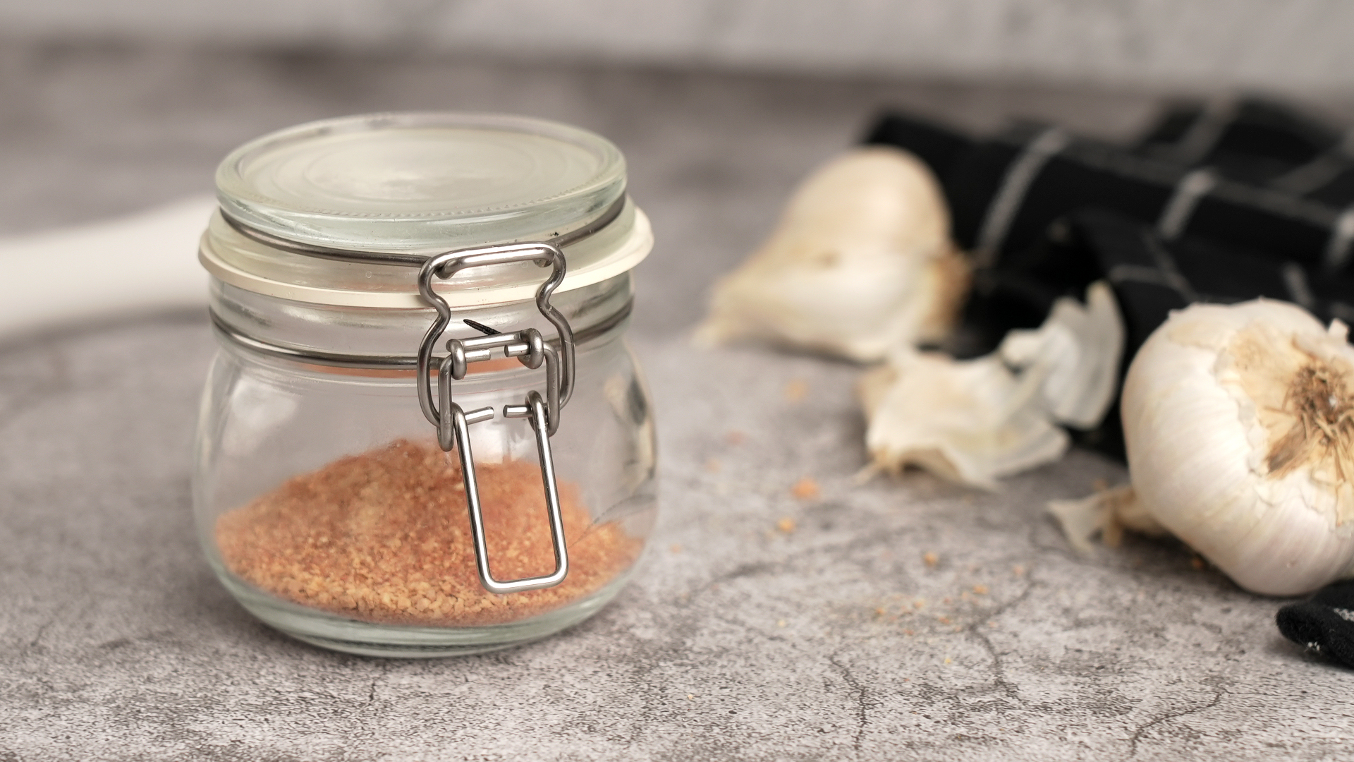 Homemade Garlic Powder: Easy Oven Recipe for Fresh Flavor